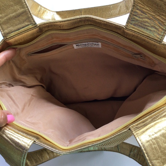 VINTAGE WHITING AND DAVIS GOLD LEATHER AND MESH BAG PURSE - Picture 15 of 16